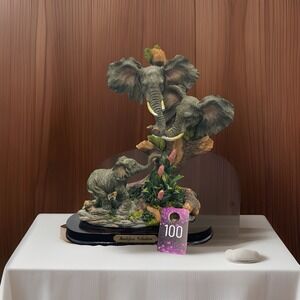 Montefiori Collection Italian Design Three Baby Elephants With‎ Stand Porcelain